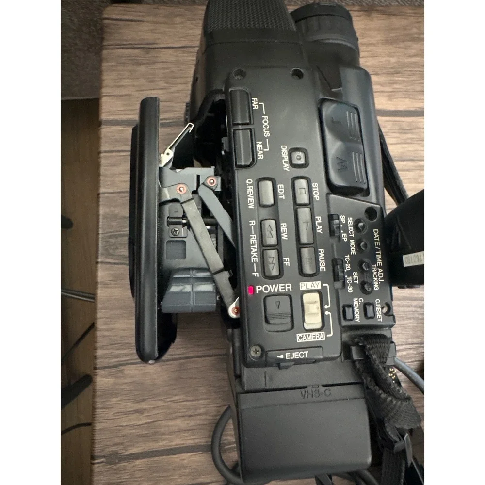 JVC GR-AX75U Compact VHS Videomovie Camcorder 20x Digital Zoom Vintage 1994